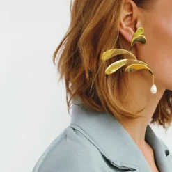 Des Boucles D'Oreilles<Anissa Kermiche Boucle D'Oreille Mobile Dore