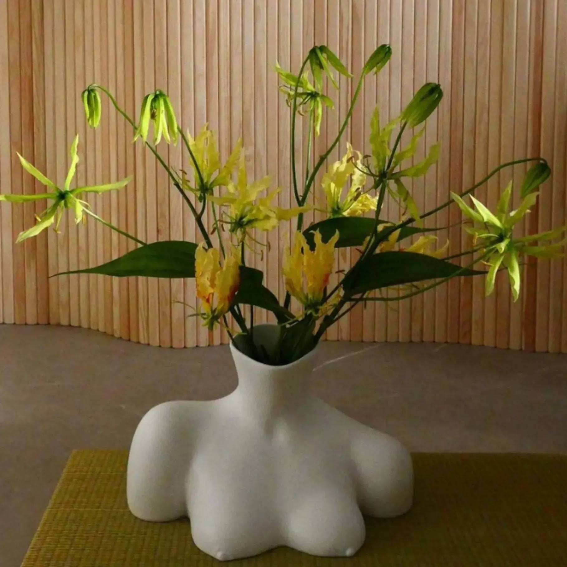 Maison<Anissa Kermiche Vase Breast Friend (Blanc Mat)